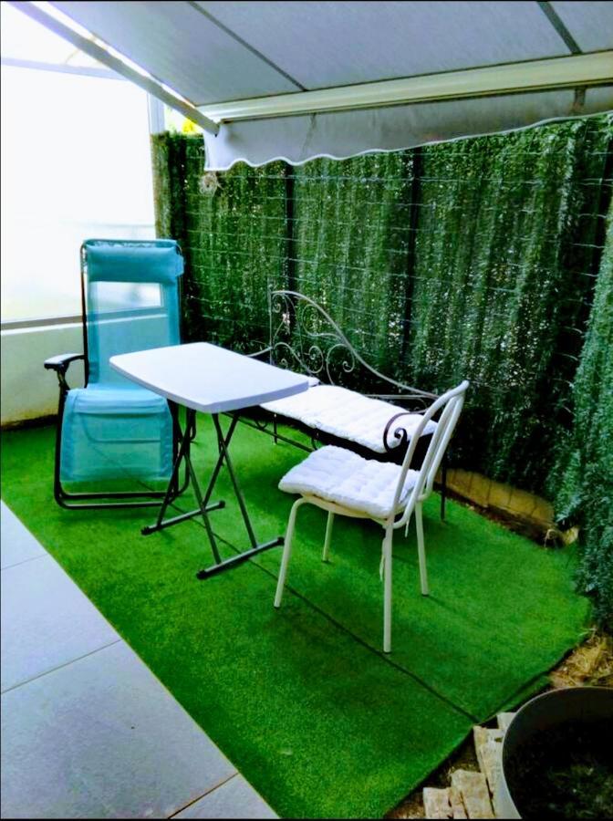 Nice View Jolie Studio Avec Jardin Bagian luar foto